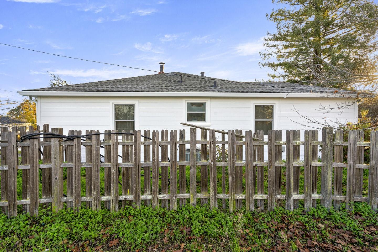 Detail Gallery Image 12 of 51 For 80 Hilltop Dr, San Carlos,  CA 94070 - 2 Beds | 1 Baths