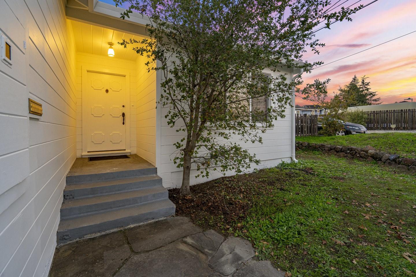 Detail Gallery Image 5 of 51 For 80 Hilltop Dr, San Carlos,  CA 94070 - 2 Beds | 1 Baths