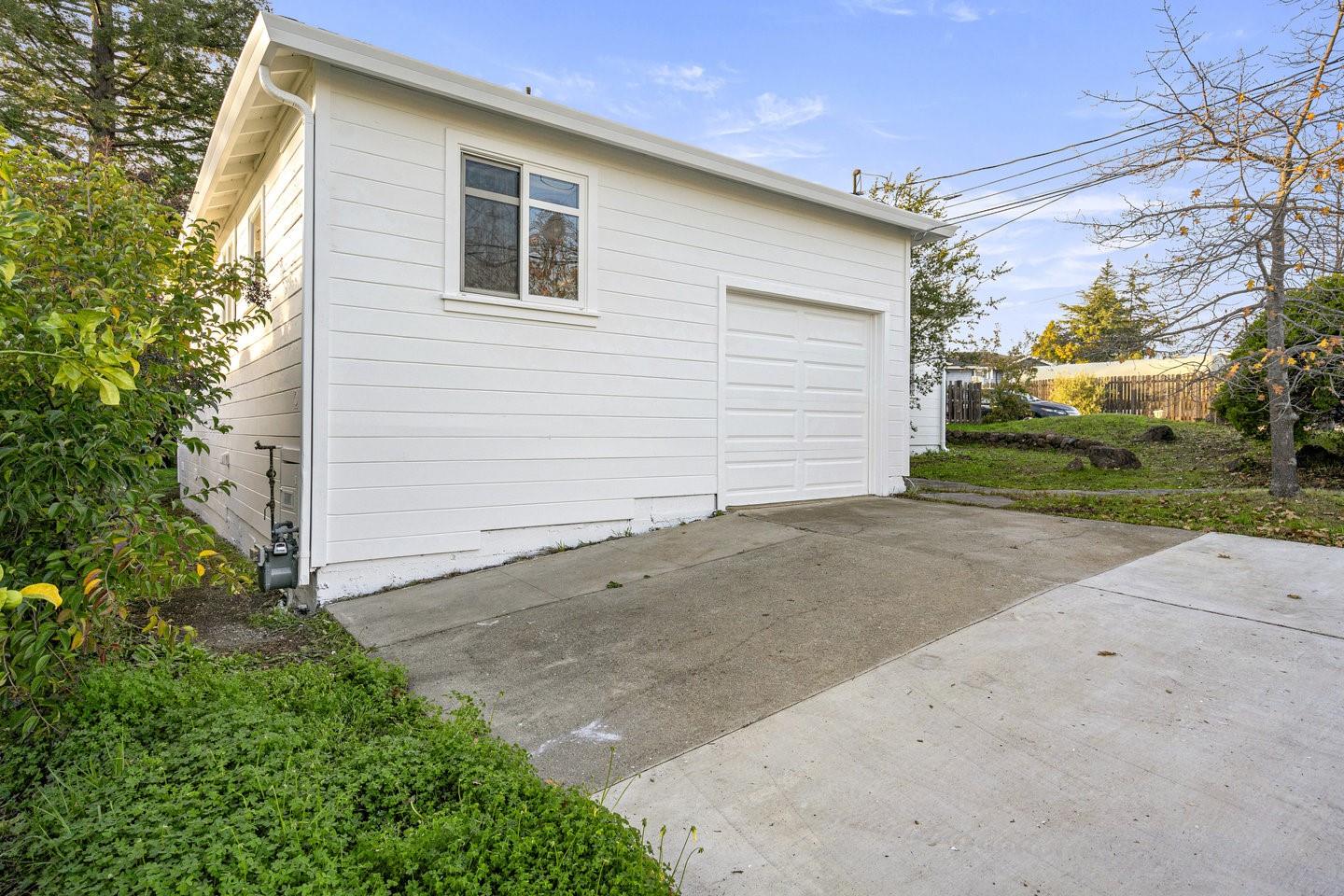 Detail Gallery Image 8 of 51 For 80 Hilltop Dr, San Carlos,  CA 94070 - 2 Beds | 1 Baths