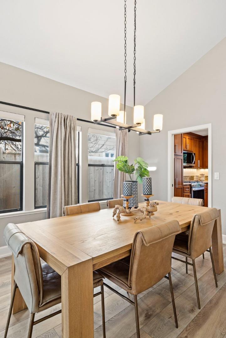 Detail Gallery Image 12 of 107 For 229 Marvilla Cir, Pacifica,  CA 94044 - 4 Beds | 3 Baths