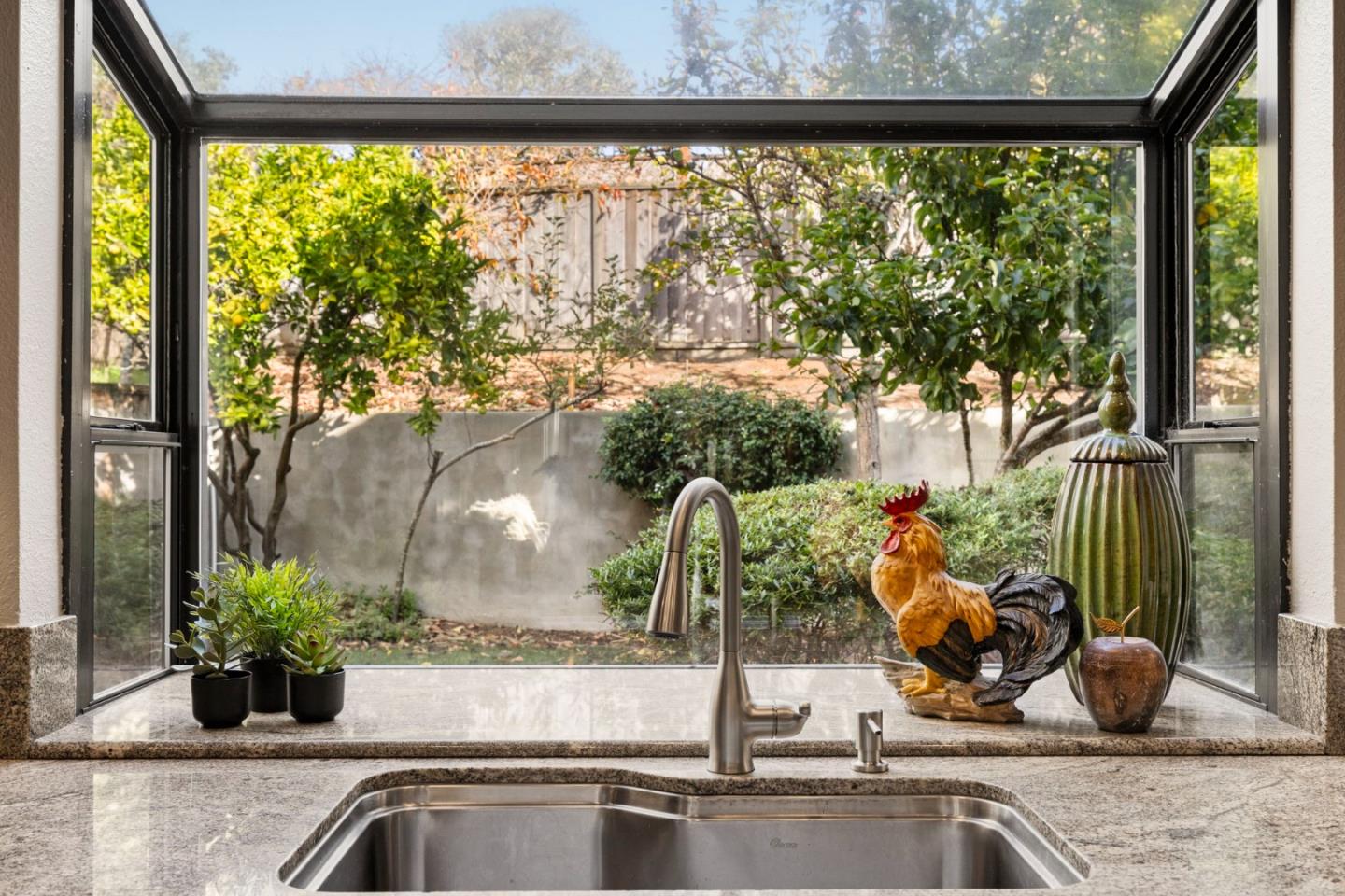 Detail Gallery Image 22 of 107 For 229 Marvilla Cir, Pacifica,  CA 94044 - 4 Beds | 3 Baths