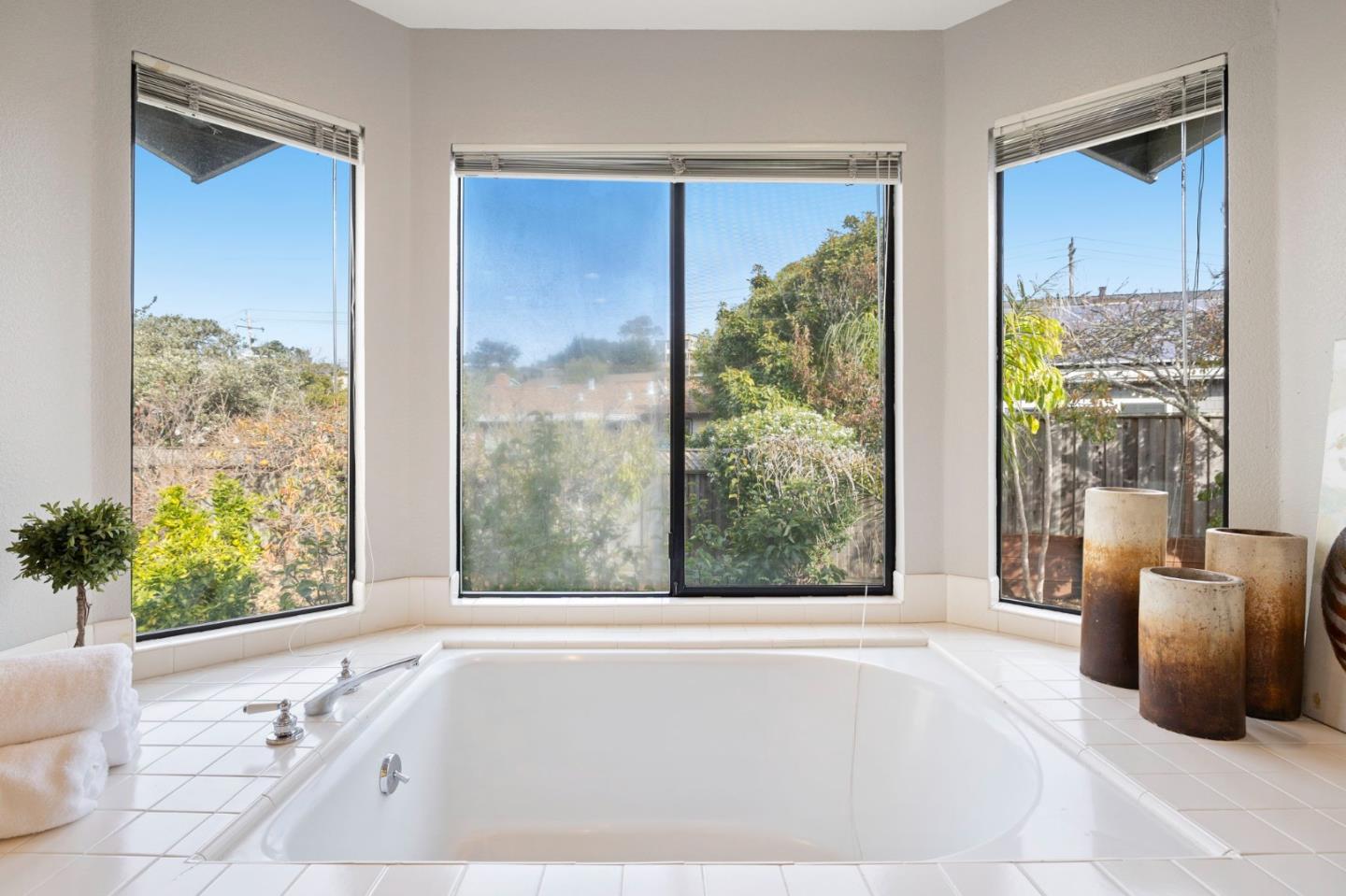 Detail Gallery Image 45 of 107 For 229 Marvilla Cir, Pacifica,  CA 94044 - 4 Beds | 3 Baths