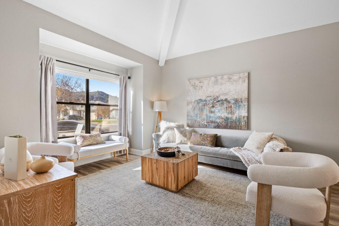 Detail Gallery Image 7 of 107 For 229 Marvilla Cir, Pacifica,  CA 94044 - 4 Beds | 3 Baths