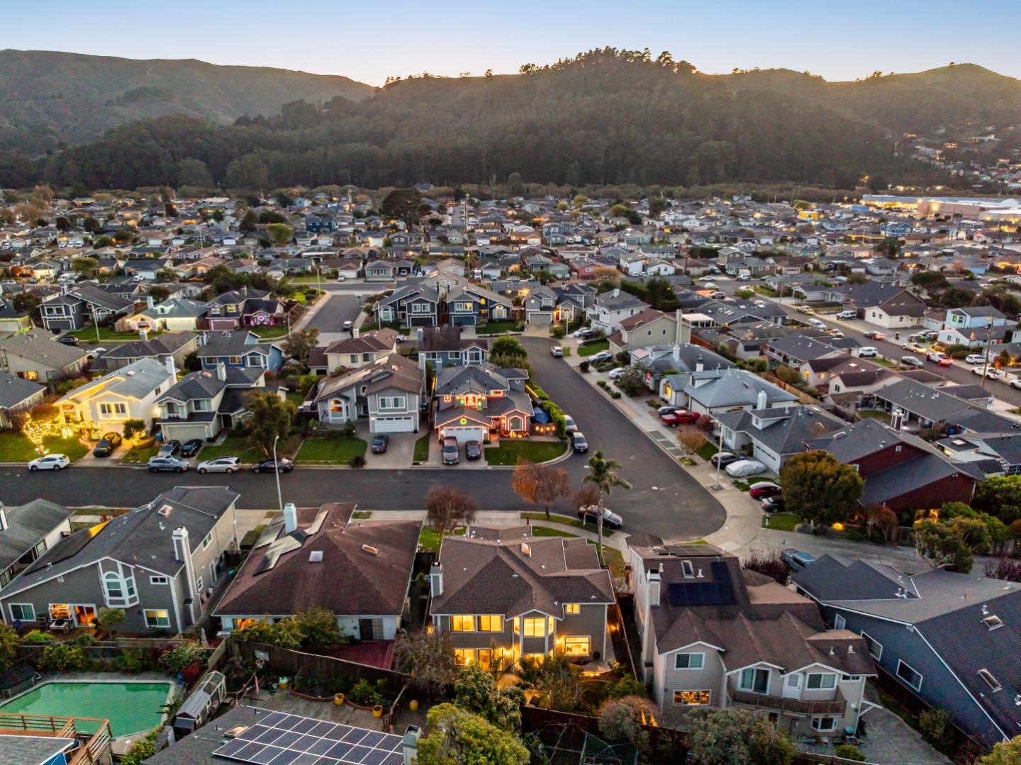 Detail Gallery Image 80 of 107 For 229 Marvilla Cir, Pacifica,  CA 94044 - 4 Beds | 3 Baths