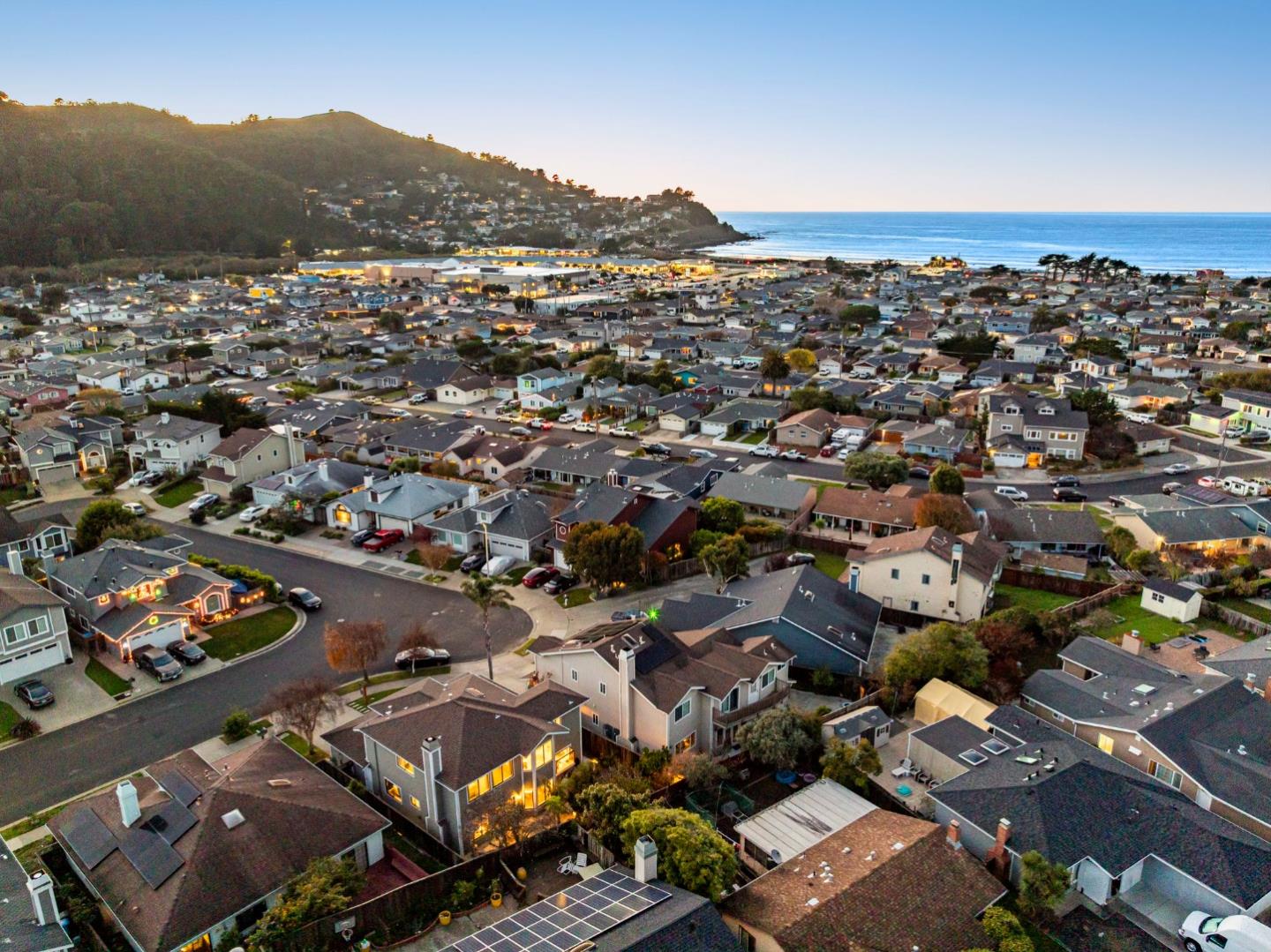 Detail Gallery Image 81 of 107 For 229 Marvilla Cir, Pacifica,  CA 94044 - 4 Beds | 3 Baths