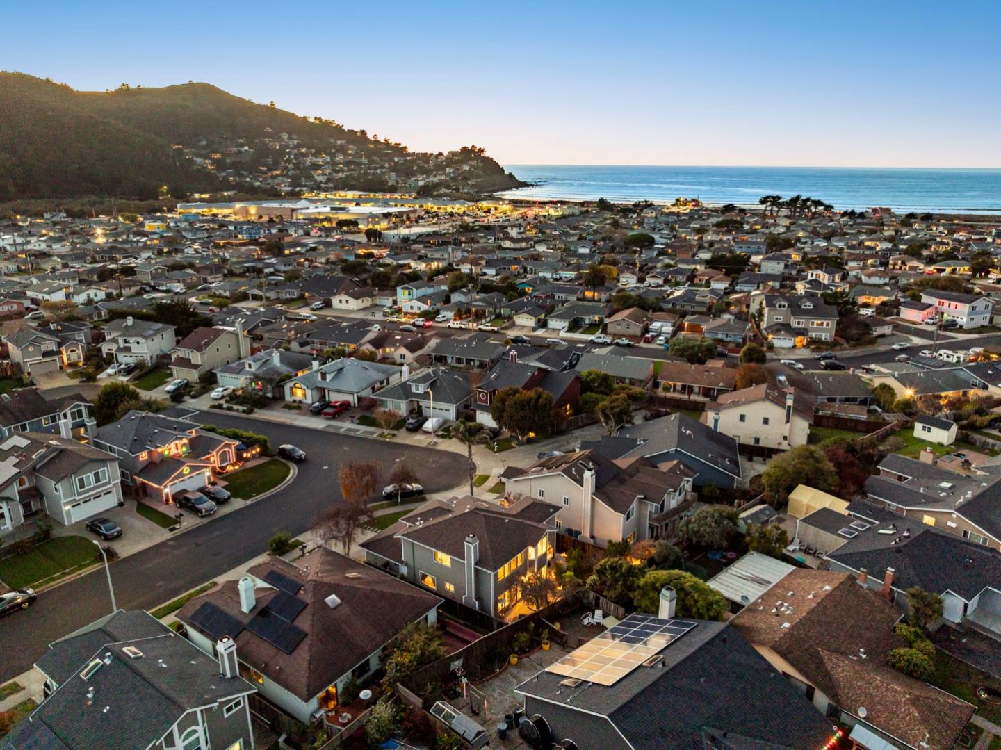 Detail Gallery Image 83 of 107 For 229 Marvilla Cir, Pacifica,  CA 94044 - 4 Beds | 3 Baths