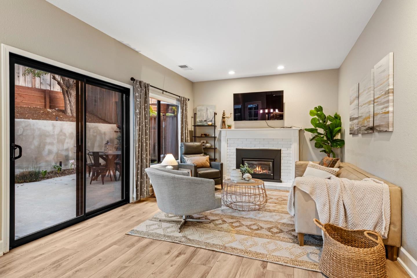 Detail Gallery Image 95 of 107 For 229 Marvilla Cir, Pacifica,  CA 94044 - 4 Beds | 3 Baths