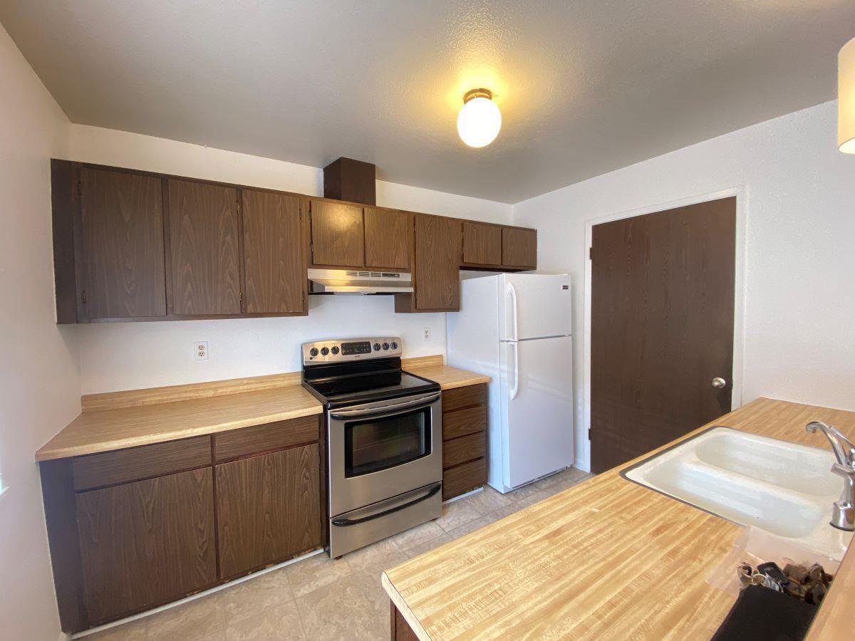 Detail Gallery Image 9 of 12 For 136 Market St, Santa Cruz,  CA 95062 - 6 Beds | 2 Baths