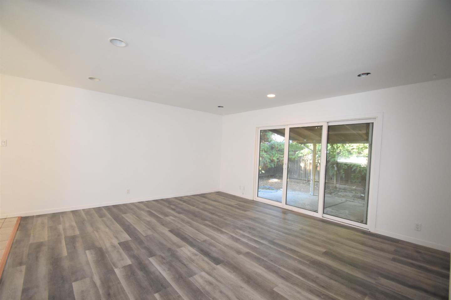 Detail Gallery Image 2 of 10 For 488 S Sunset Ave, San Jose,  CA 95116 - 3 Beds | 2 Baths