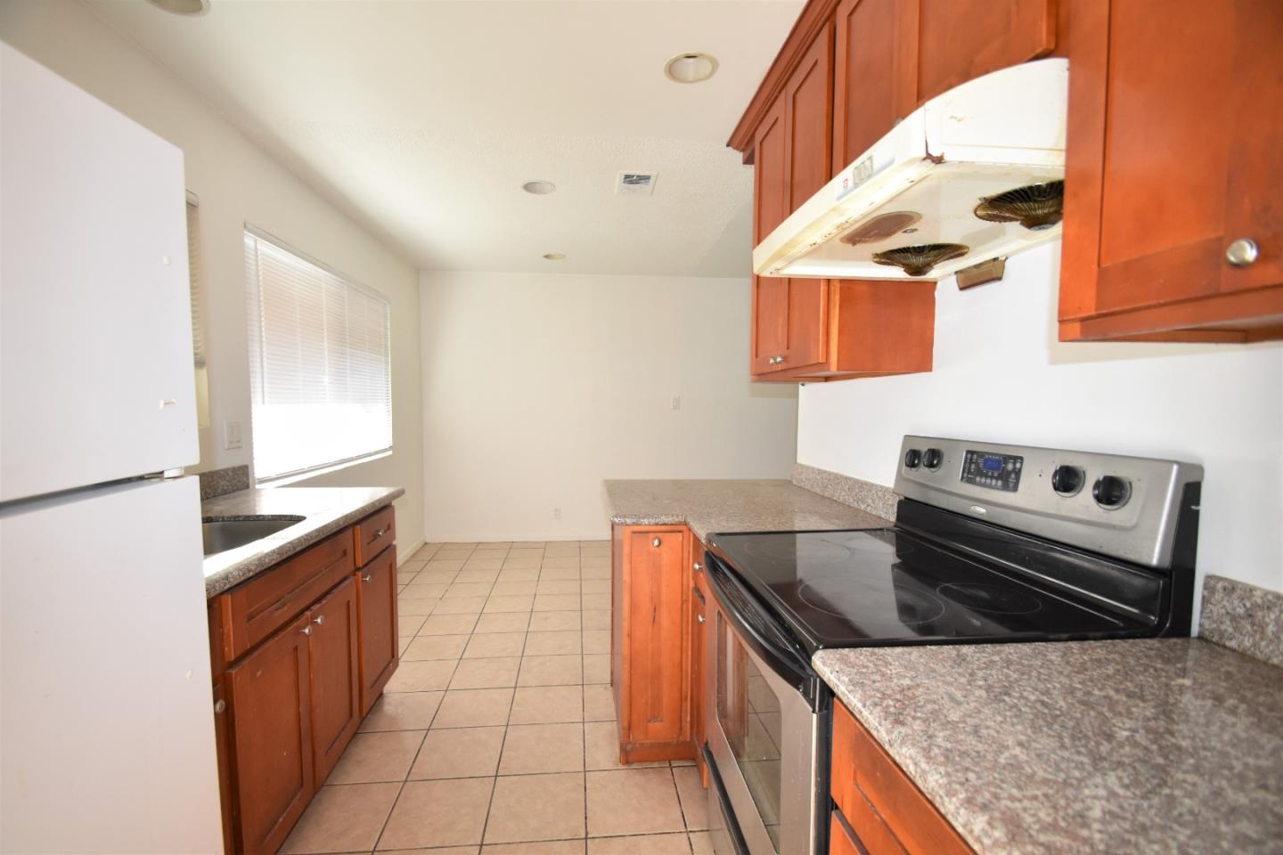 Detail Gallery Image 3 of 10 For 488 S Sunset Ave, San Jose,  CA 95116 - 3 Beds | 2 Baths