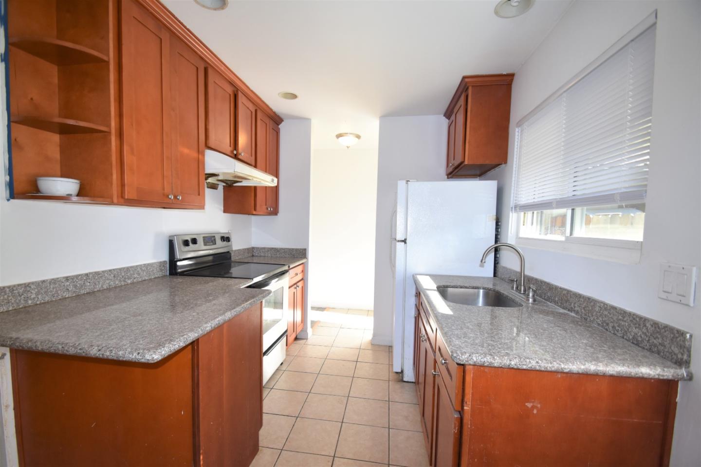 Detail Gallery Image 4 of 10 For 488 S Sunset Ave, San Jose,  CA 95116 - 3 Beds | 2 Baths