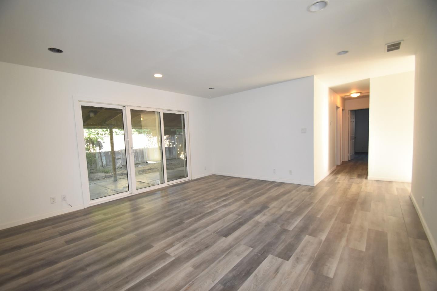 Detail Gallery Image 6 of 10 For 488 S Sunset Ave, San Jose,  CA 95116 - 3 Beds | 2 Baths