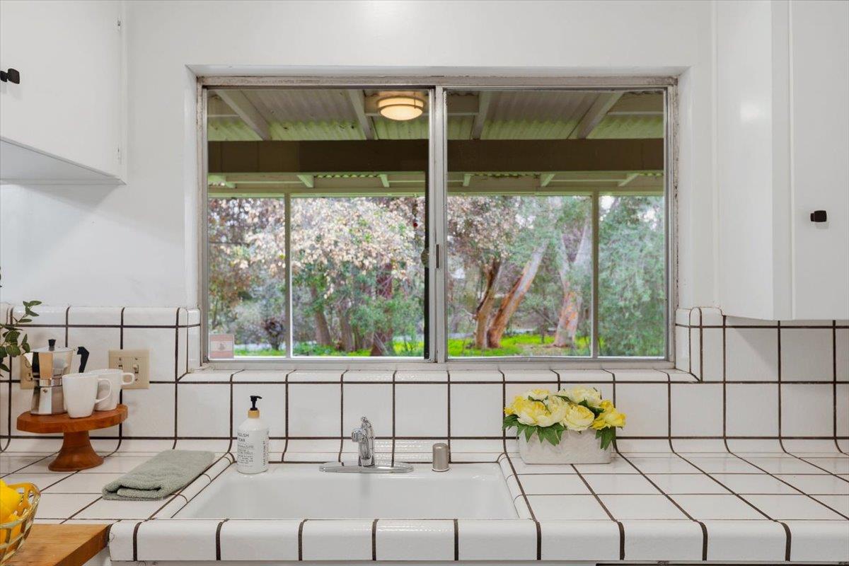 Detail Gallery Image 13 of 56 For 13910 Ravenwood Dr, Saratoga,  CA 95070 - 3 Beds | 2 Baths