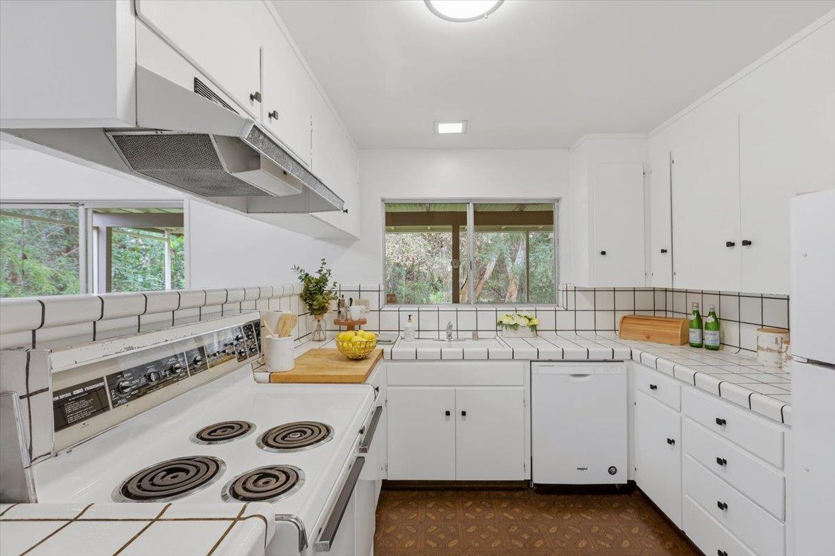 Detail Gallery Image 14 of 56 For 13910 Ravenwood Dr, Saratoga,  CA 95070 - 3 Beds | 2 Baths