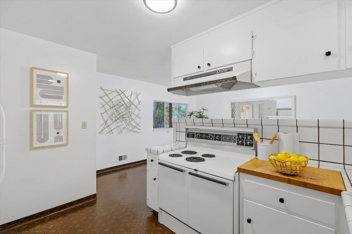 Detail Gallery Image 16 of 56 For 13910 Ravenwood Dr, Saratoga,  CA 95070 - 3 Beds | 2 Baths