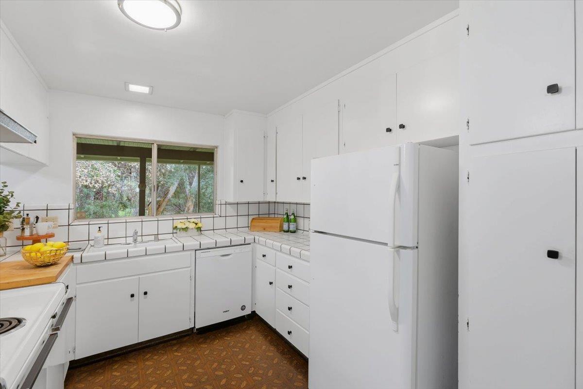 Detail Gallery Image 17 of 56 For 13910 Ravenwood Dr, Saratoga,  CA 95070 - 3 Beds | 2 Baths