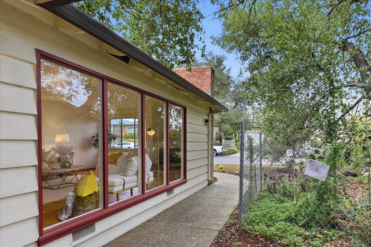 Detail Gallery Image 3 of 56 For 13910 Ravenwood Dr, Saratoga,  CA 95070 - 3 Beds | 2 Baths