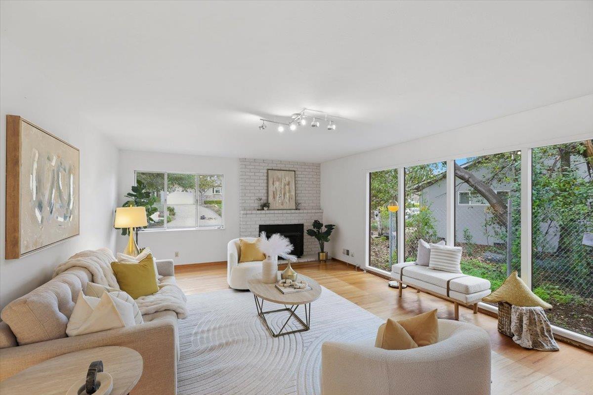 Detail Gallery Image 4 of 56 For 13910 Ravenwood Dr, Saratoga,  CA 95070 - 3 Beds | 2 Baths