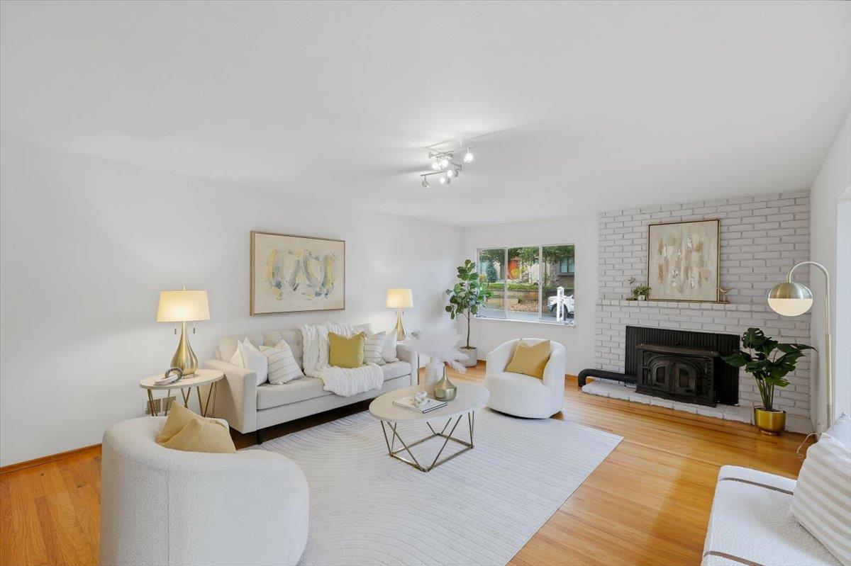 Detail Gallery Image 6 of 56 For 13910 Ravenwood Dr, Saratoga,  CA 95070 - 3 Beds | 2 Baths