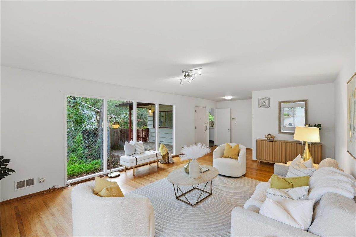 Detail Gallery Image 8 of 56 For 13910 Ravenwood Dr, Saratoga,  CA 95070 - 3 Beds | 2 Baths