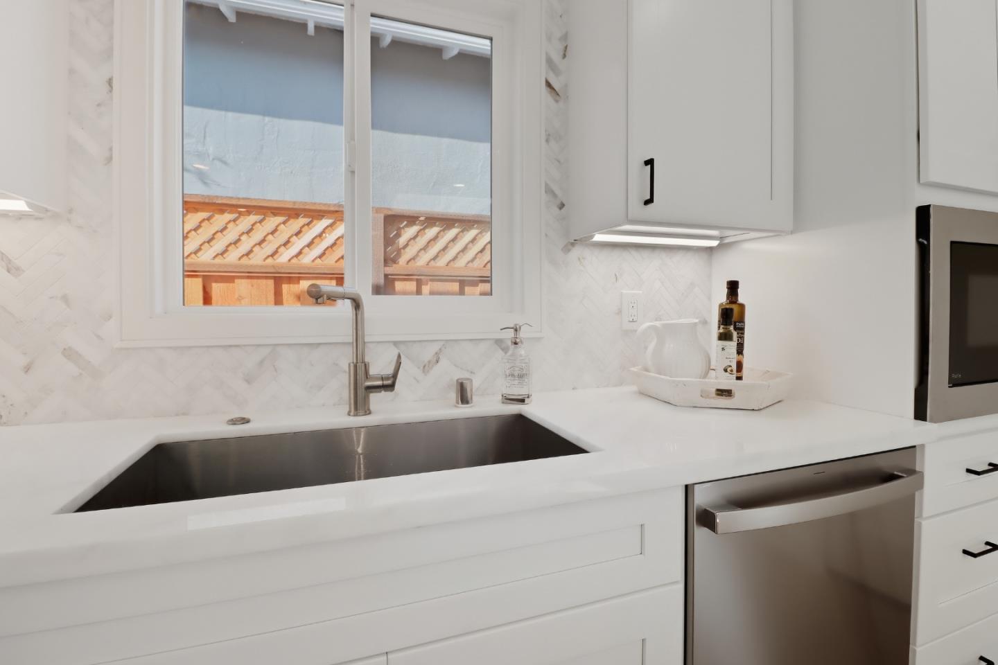 Detail Gallery Image 4 of 42 For 519 Midway Ave, Daly City,  CA 94015 - 5 Beds | 3 Baths