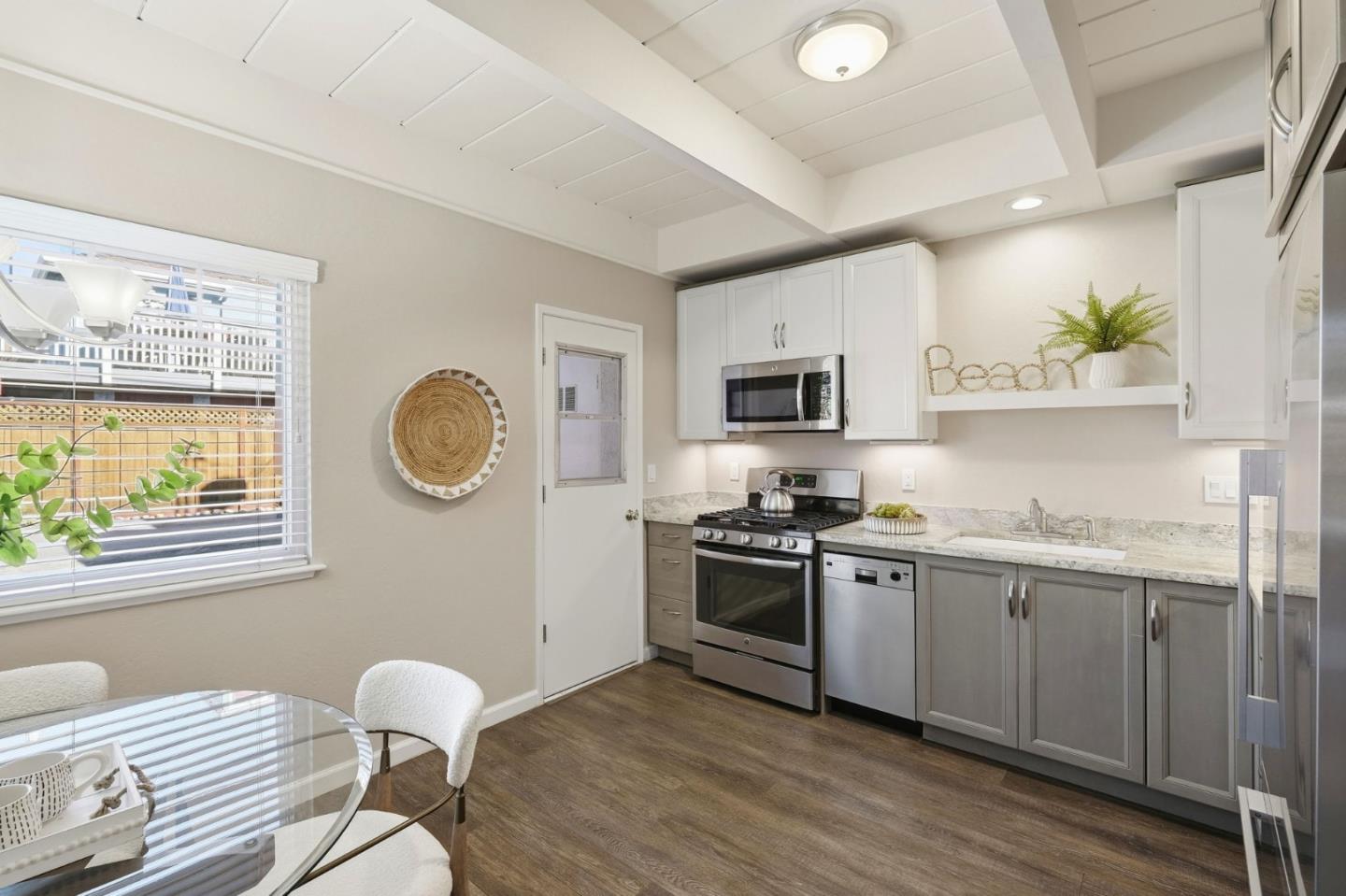 Detail Gallery Image 11 of 39 For 117 Marina Ave, Aptos,  CA 95003 - 2 Beds | 1 Baths