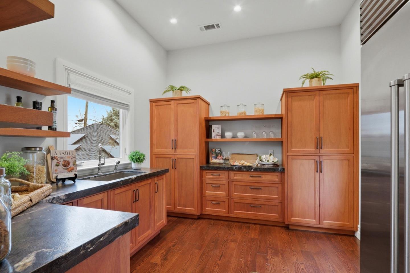 Detail Gallery Image 17 of 170 For 1085 Camino Ramon, San Jose,  CA 95125 - 6 Beds | 4/1 Baths