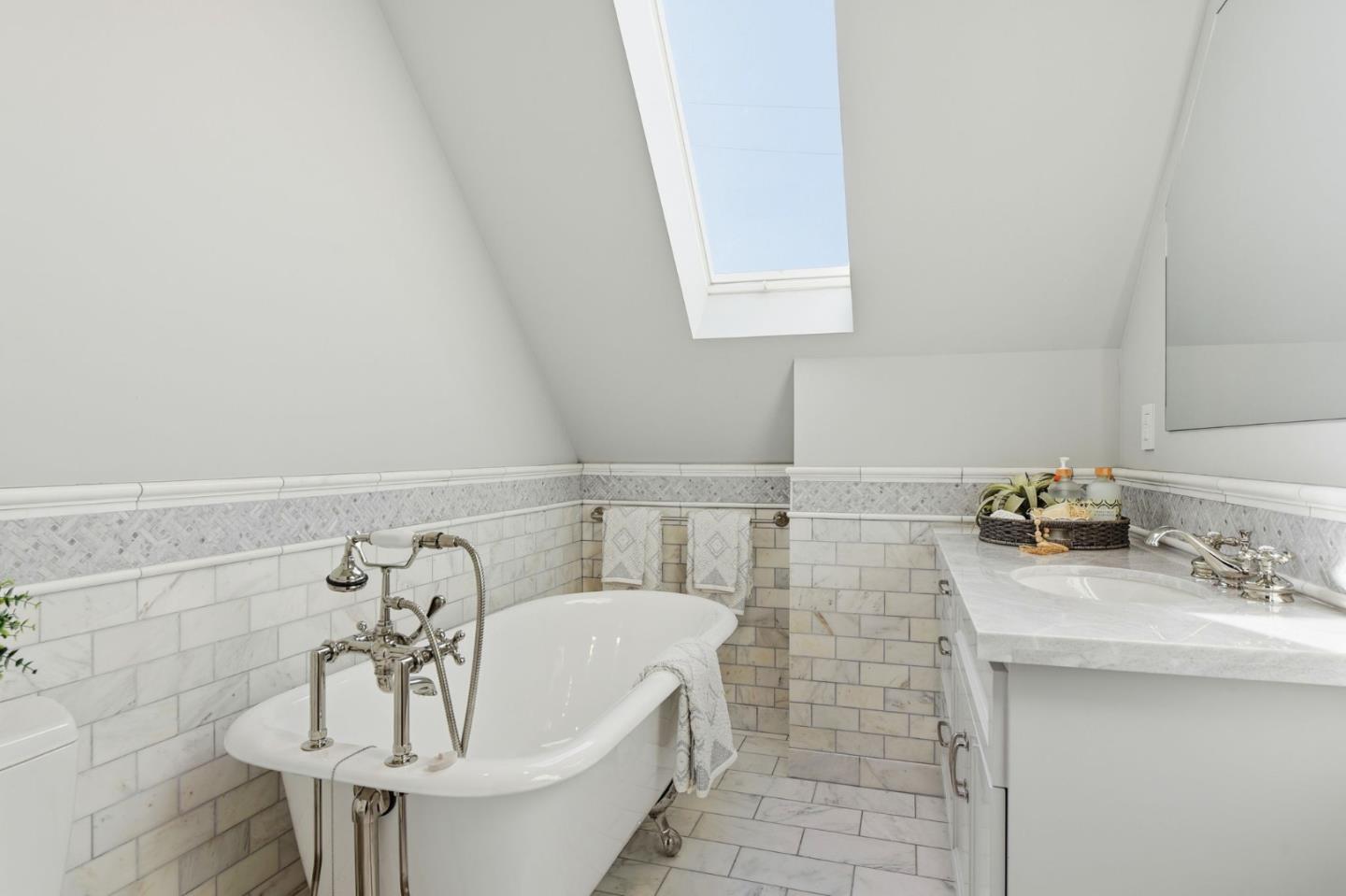 Detail Gallery Image 76 of 170 For 1085 Camino Ramon, San Jose,  CA 95125 - 6 Beds | 4/1 Baths