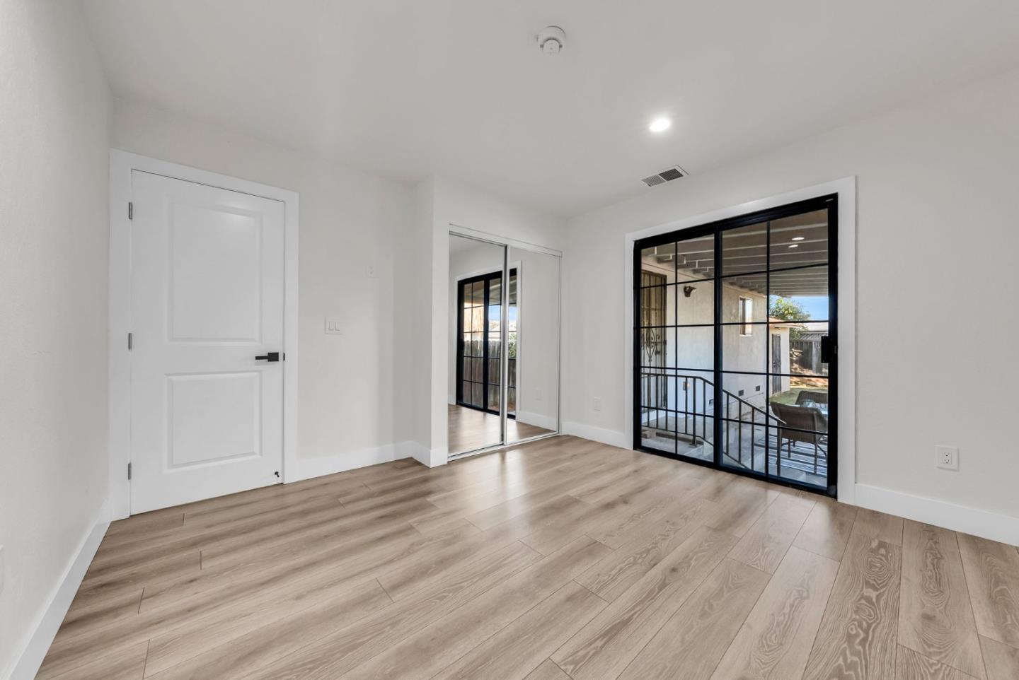 Detail Gallery Image 37 of 62 For 1539 E San Fernando St, San Jose,  CA 95116 - 3 Beds | 3 Baths