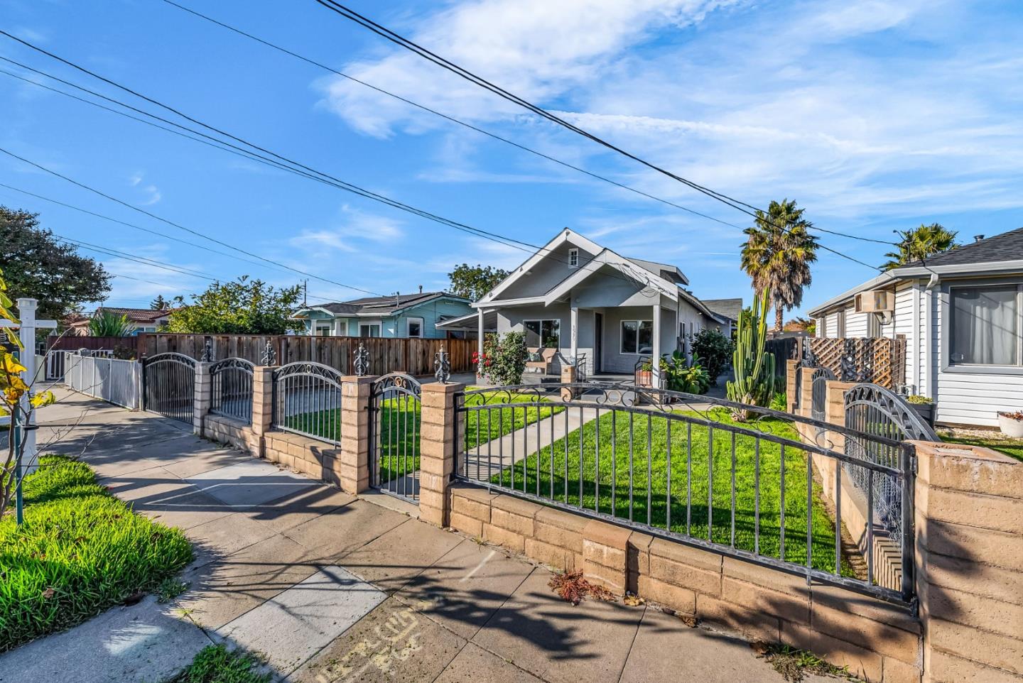 Detail Gallery Image 4 of 62 For 1539 E San Fernando St, San Jose,  CA 95116 - 3 Beds | 3 Baths