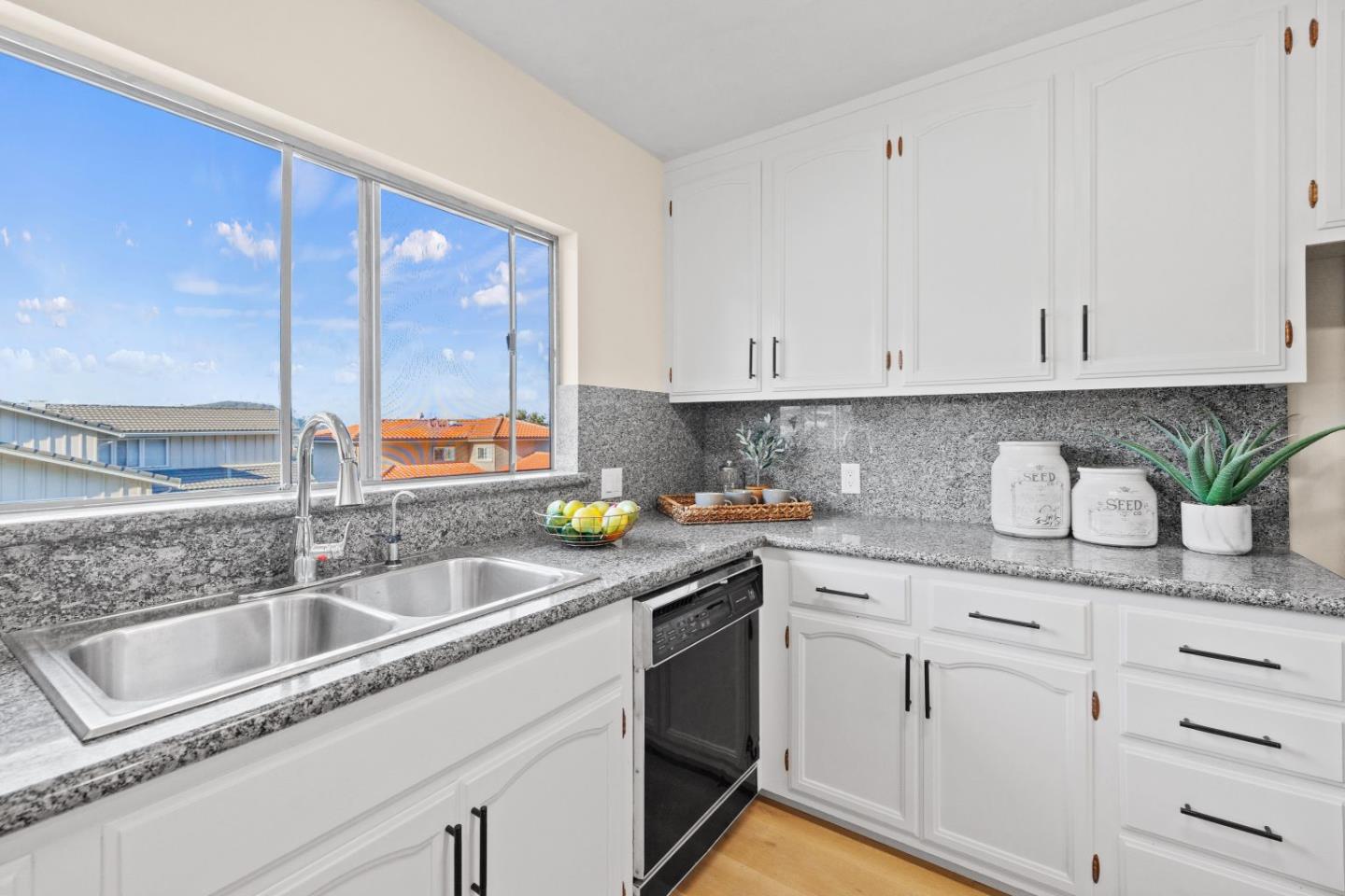 Detail Gallery Image 13 of 56 For 1250 Tuolumne Rd, Millbrae,  CA 94030 - 4 Beds | 3 Baths