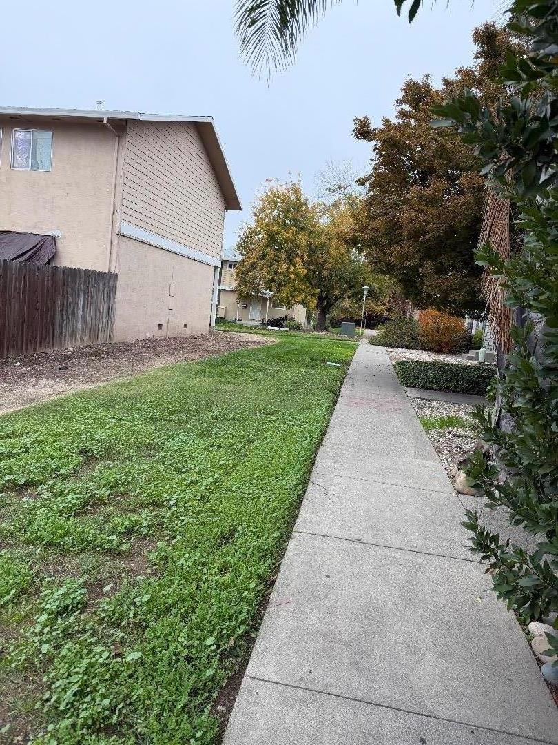 Detail Gallery Image 2 of 9 For 5957 Mack Rd, Sacramento,  CA 95823 - 3 Beds | 1/1 Baths