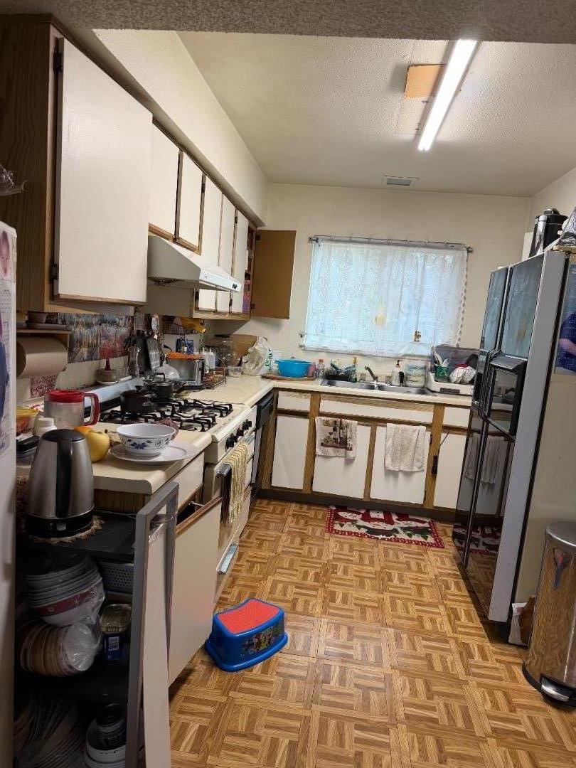 Detail Gallery Image 4 of 9 For 5957 Mack Rd, Sacramento,  CA 95823 - 3 Beds | 1/1 Baths