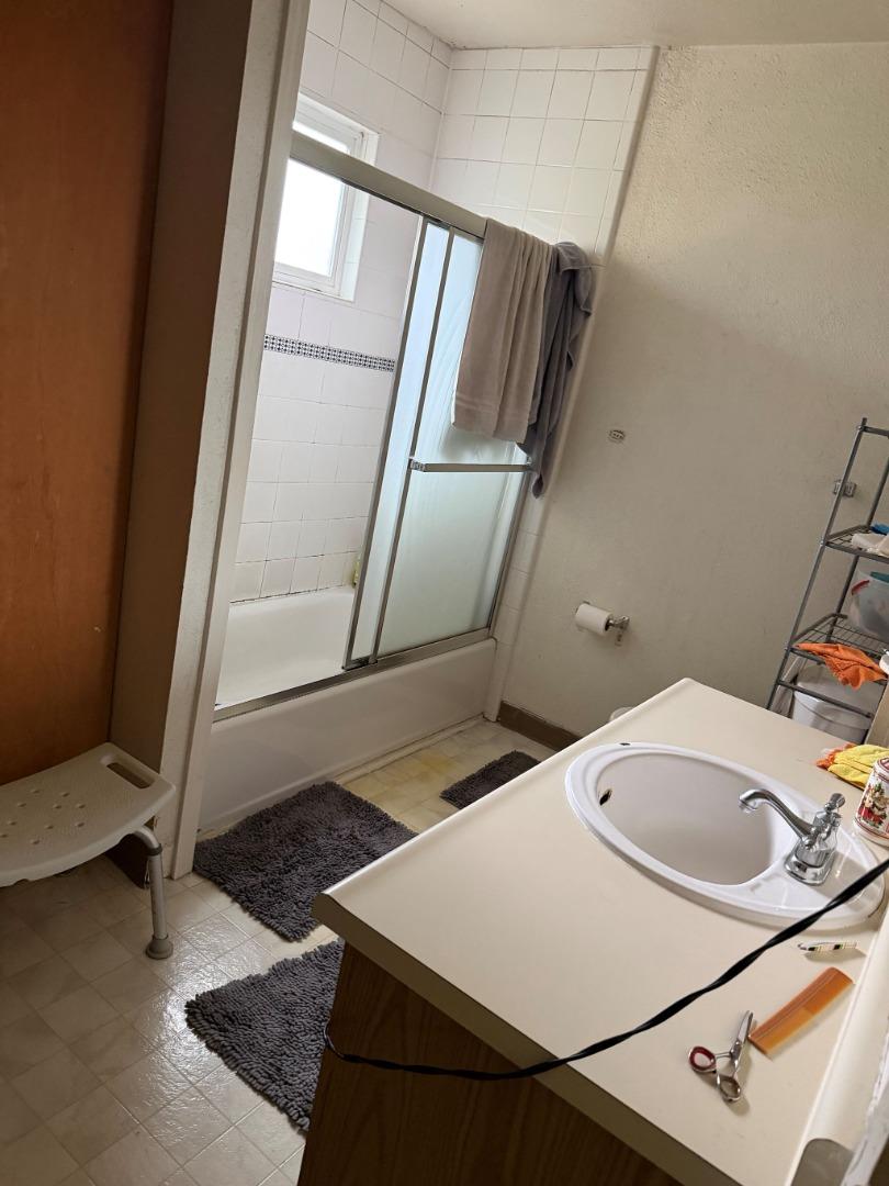 Detail Gallery Image 7 of 9 For 5957 Mack Rd, Sacramento,  CA 95823 - 3 Beds | 1/1 Baths