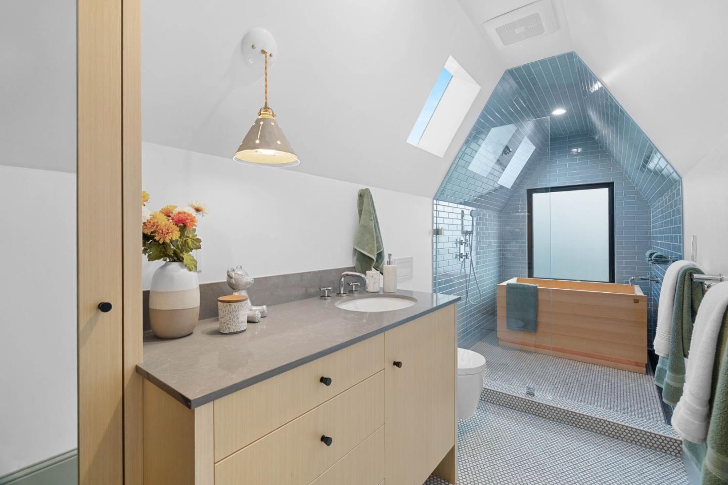 Detail Gallery Image 26 of 42 For 58 Gladys Ave, Mountain View,  CA 94043 - 4 Beds | 3/1 Baths