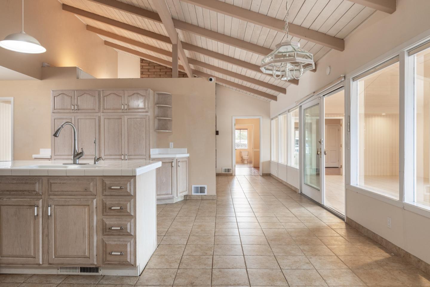 Detail Gallery Image 10 of 48 For 714 Monterey Salinas Hwy, Salinas,  CA 93908 - 5 Beds | 3 Baths