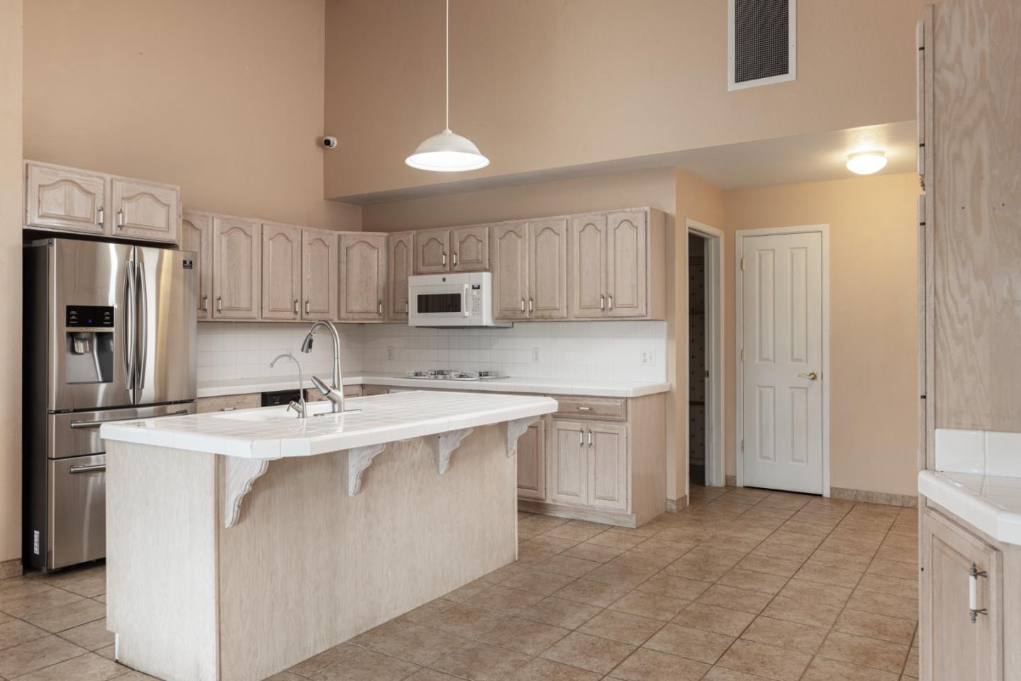 Detail Gallery Image 11 of 48 For 714 Monterey Salinas Hwy, Salinas,  CA 93908 - 5 Beds | 3 Baths