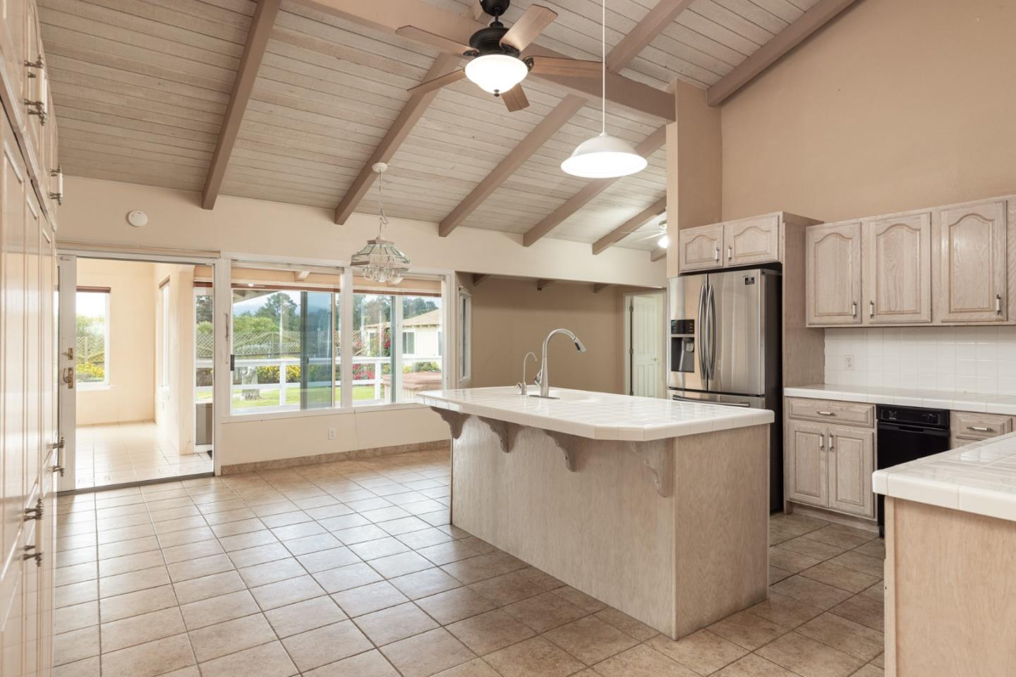 Detail Gallery Image 13 of 48 For 714 Monterey Salinas Hwy, Salinas,  CA 93908 - 5 Beds | 3 Baths