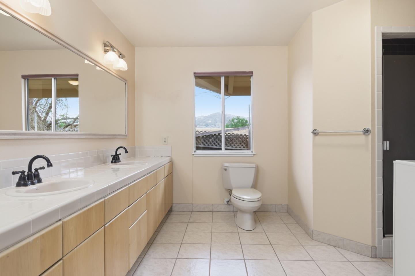 Detail Gallery Image 18 of 48 For 714 Monterey Salinas Hwy, Salinas,  CA 93908 - 5 Beds | 3 Baths