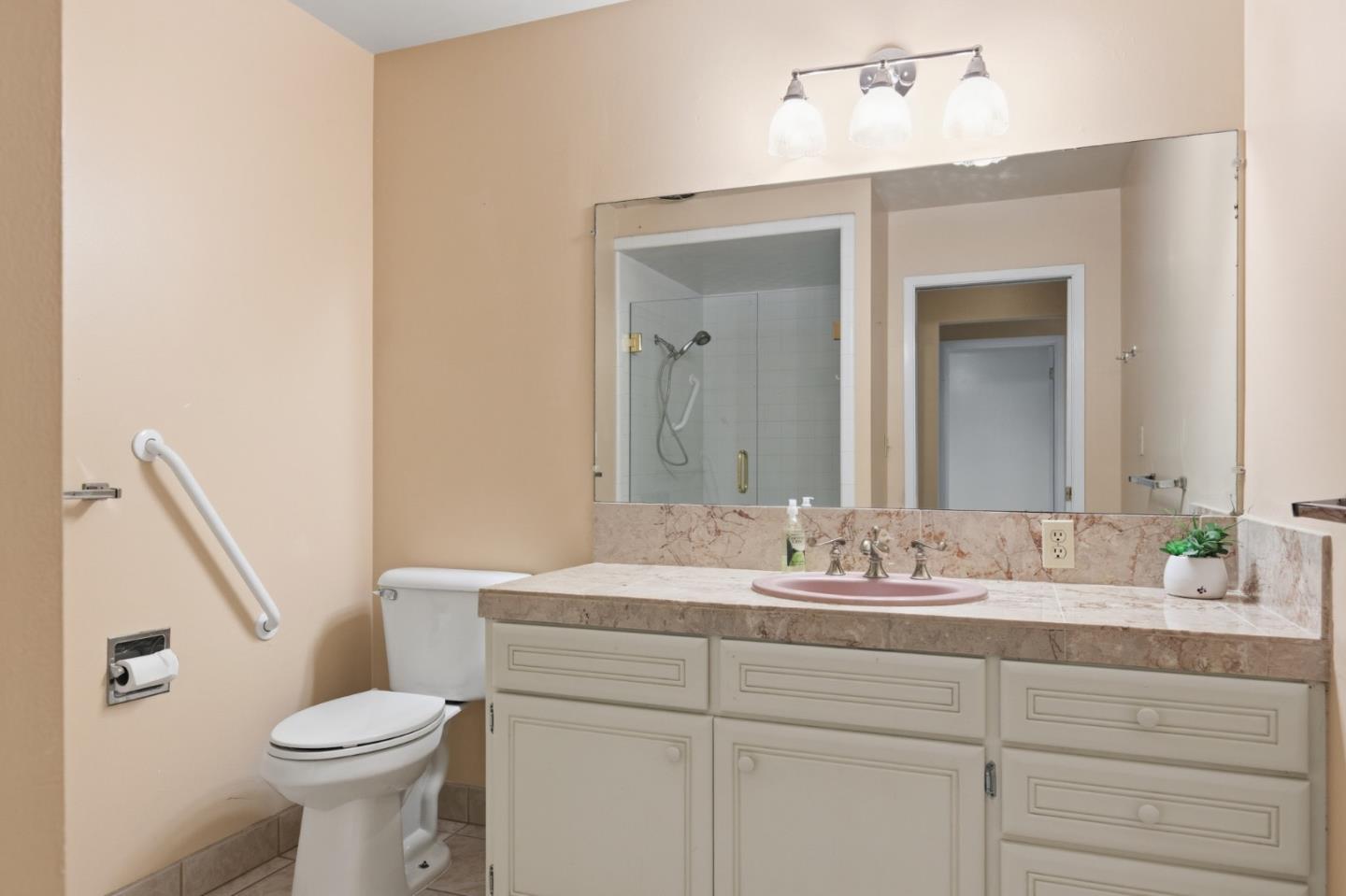 Detail Gallery Image 21 of 48 For 714 Monterey Salinas Hwy, Salinas,  CA 93908 - 5 Beds | 3 Baths