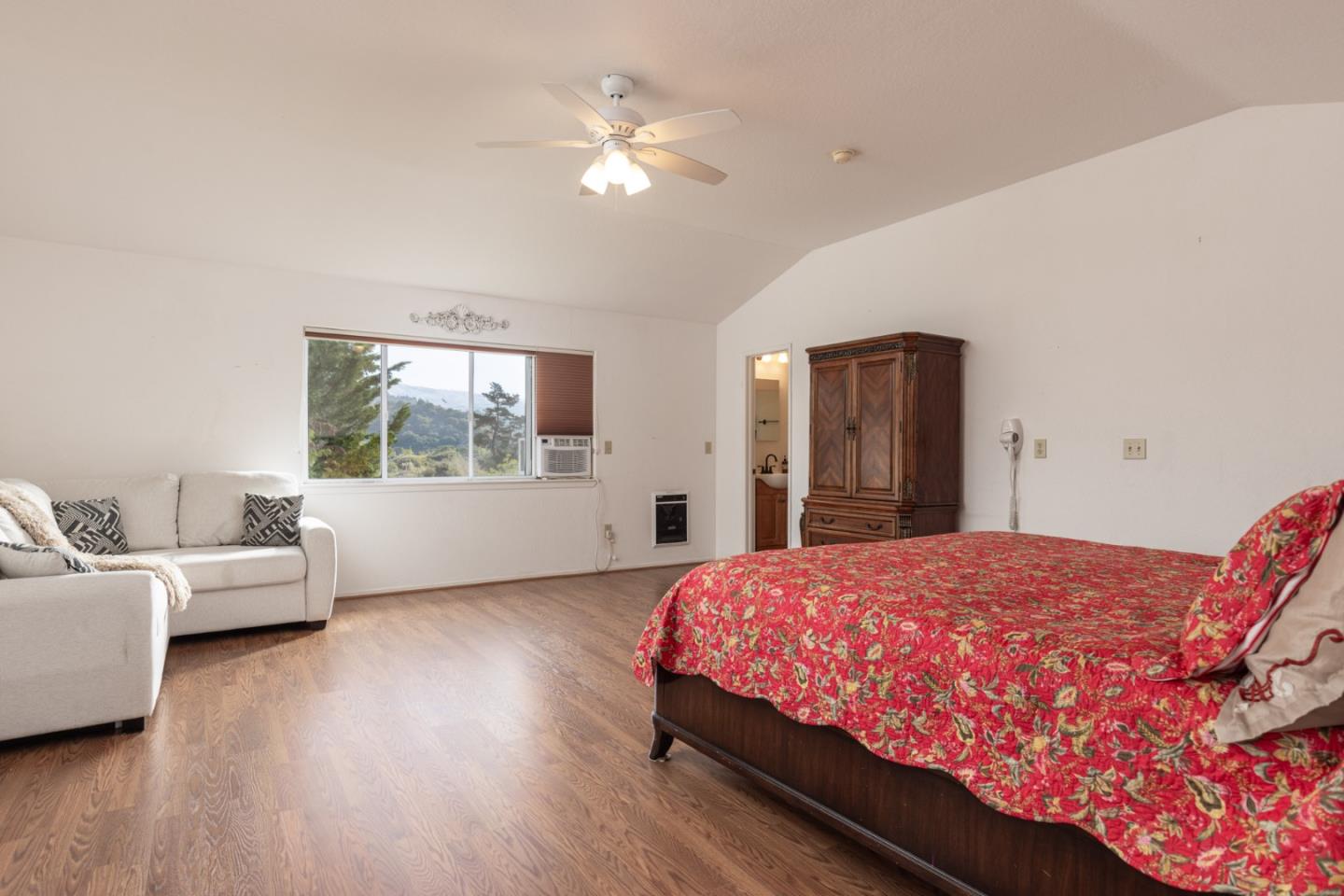 Detail Gallery Image 29 of 48 For 714 Monterey Salinas Hwy, Salinas,  CA 93908 - 5 Beds | 3 Baths