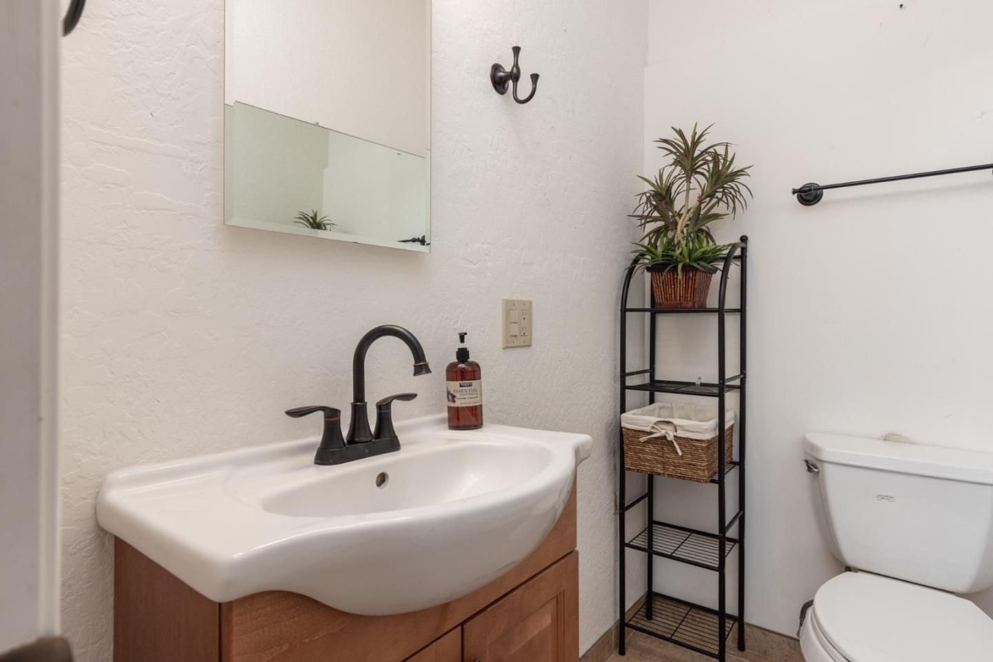 Detail Gallery Image 30 of 48 For 714 Monterey Salinas Hwy, Salinas,  CA 93908 - 5 Beds | 3 Baths