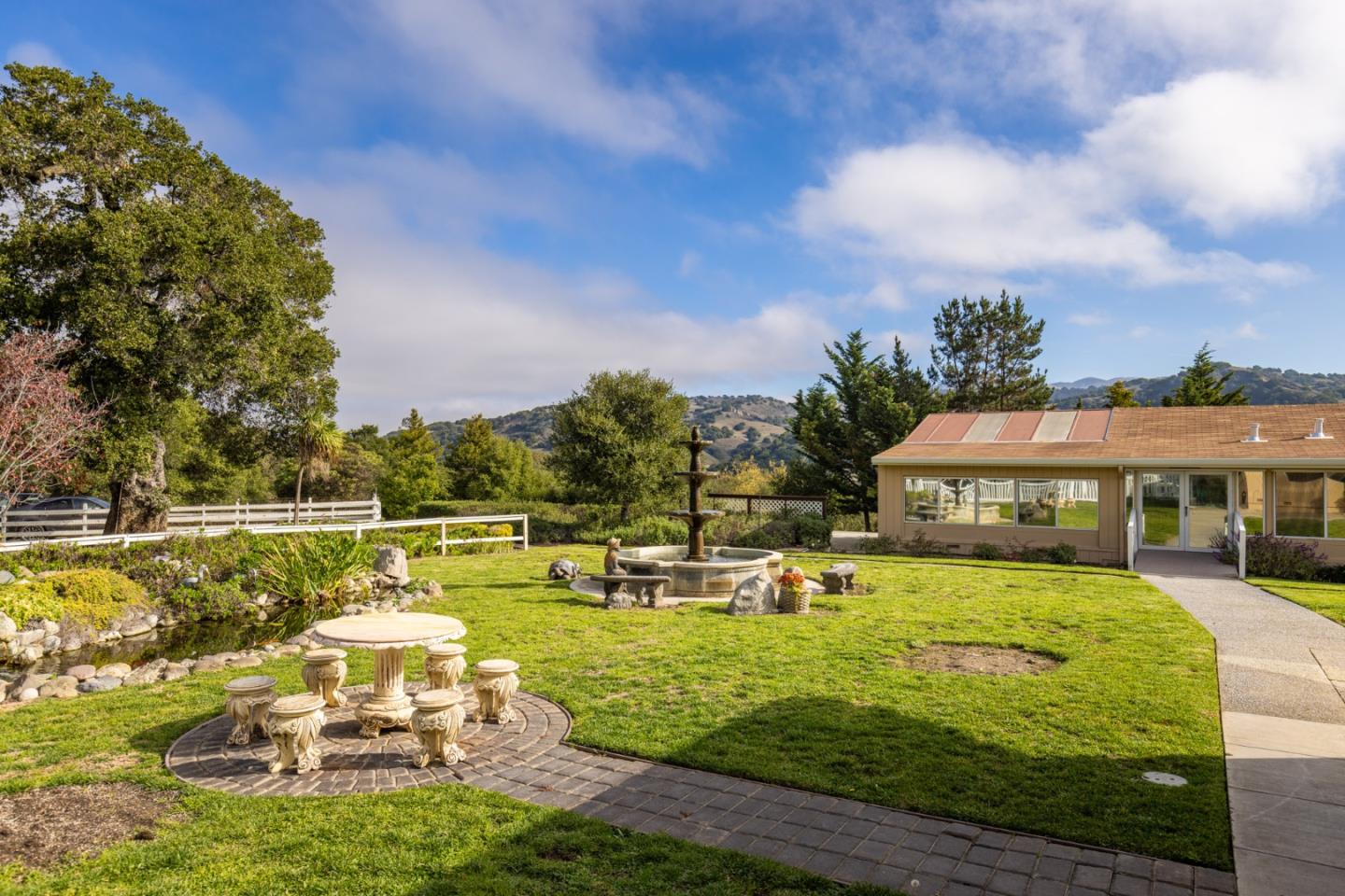 Detail Gallery Image 5 of 48 For 714 Monterey Salinas Hwy, Salinas,  CA 93908 - 5 Beds | 3 Baths