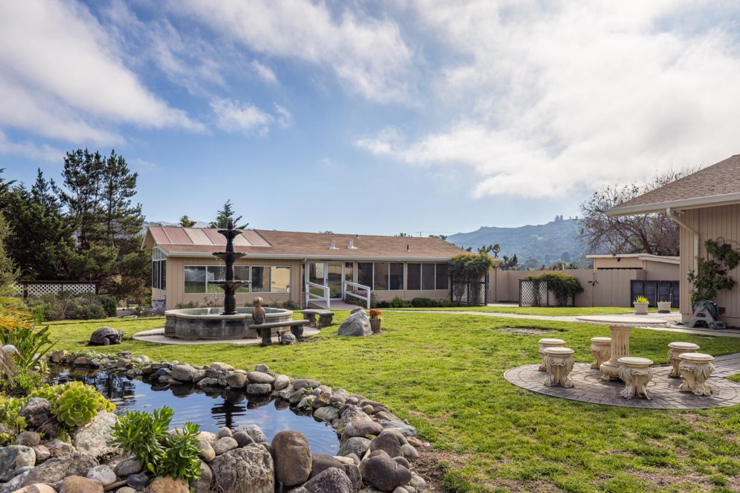 Detail Gallery Image 6 of 48 For 714 Monterey Salinas Hwy, Salinas,  CA 93908 - 5 Beds | 3 Baths