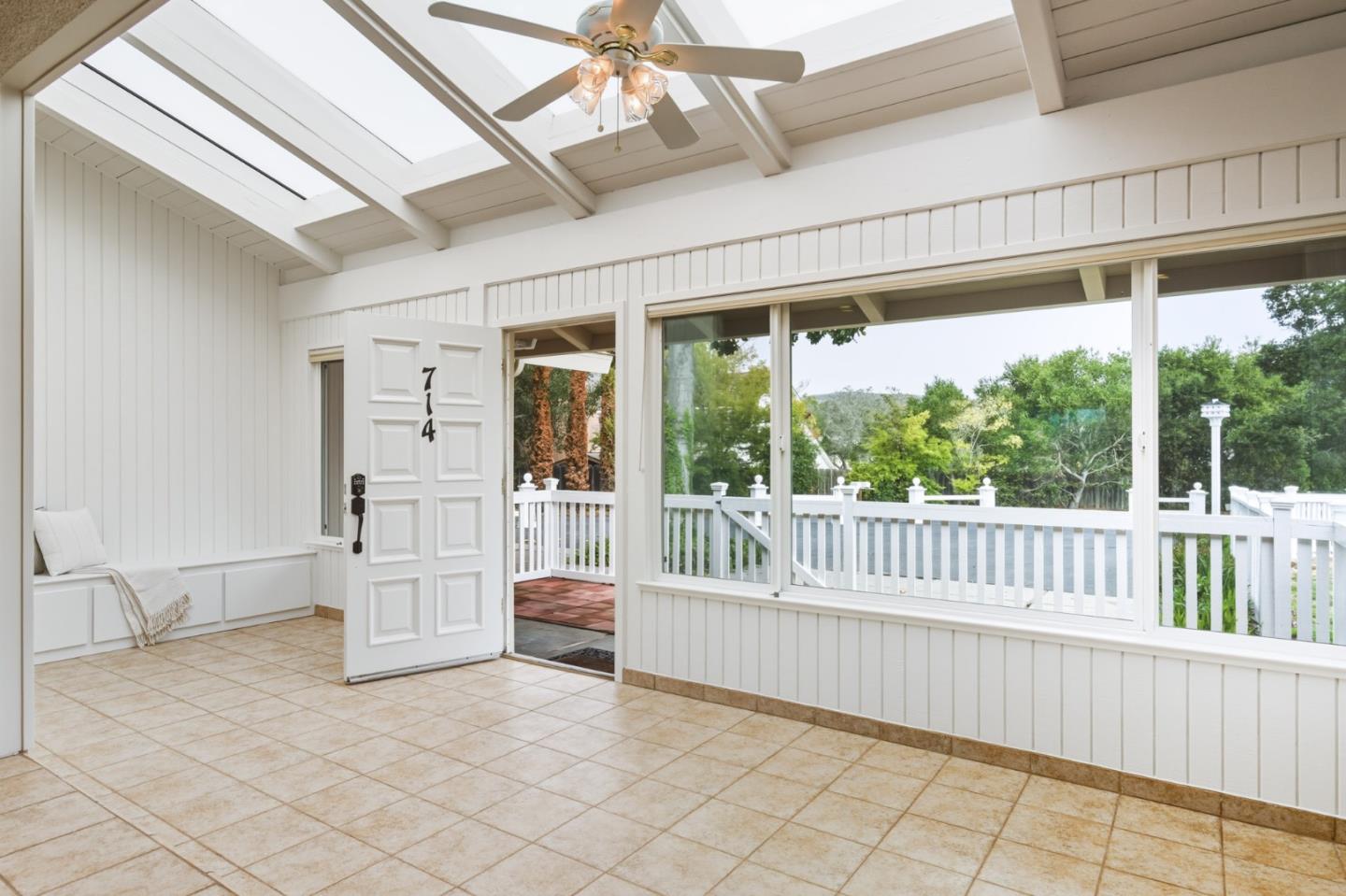 Detail Gallery Image 7 of 48 For 714 Monterey Salinas Hwy, Salinas,  CA 93908 - 5 Beds | 3 Baths