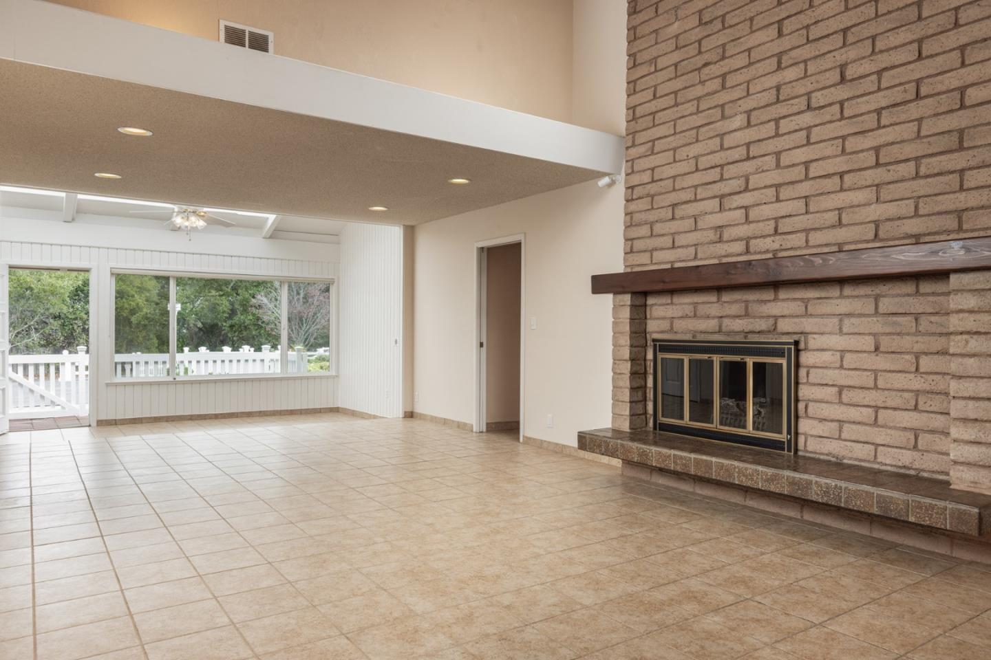 Detail Gallery Image 8 of 48 For 714 Monterey Salinas Hwy, Salinas,  CA 93908 - 5 Beds | 3 Baths