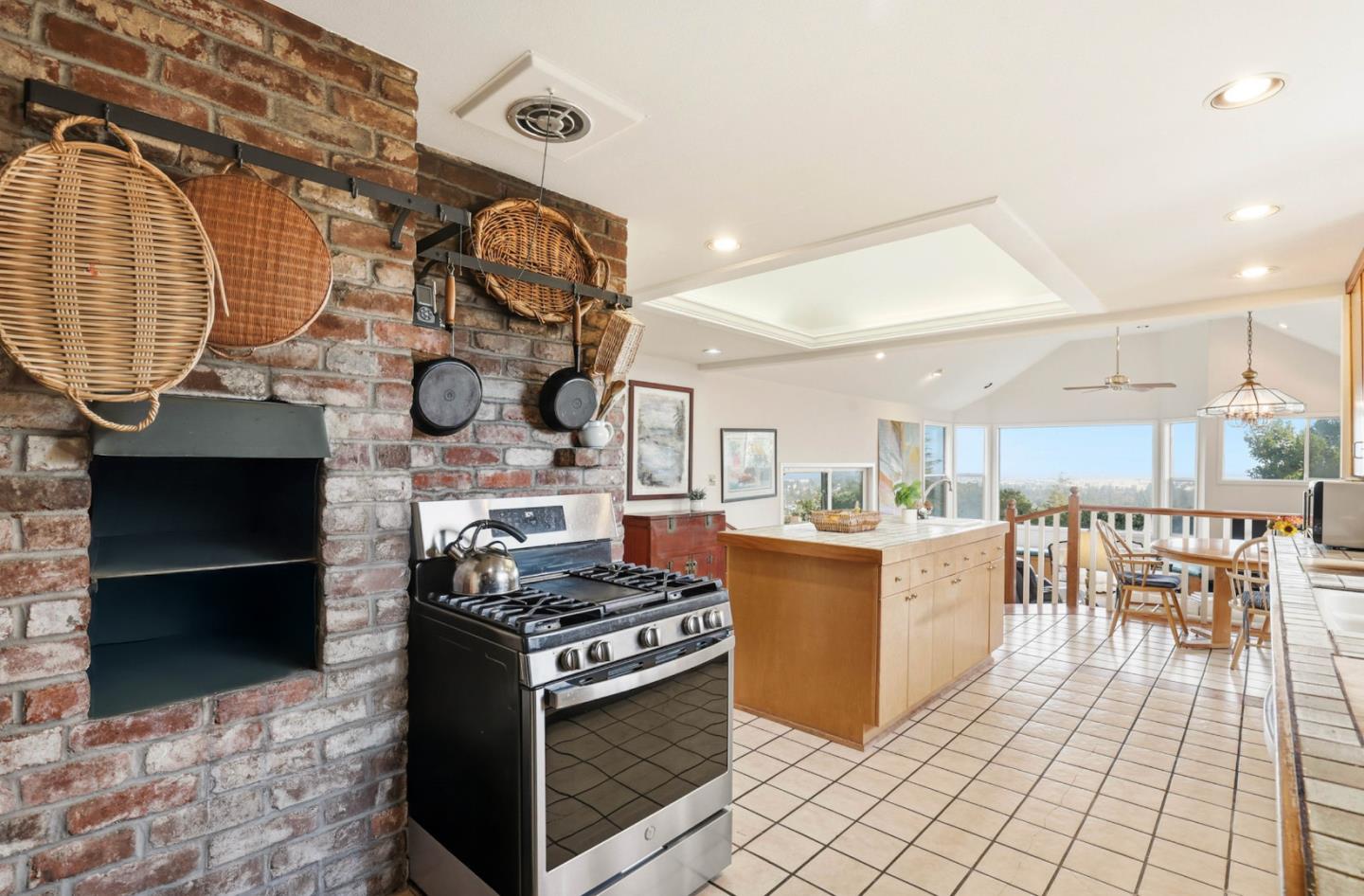 Detail Gallery Image 19 of 32 For 11 S Palomar Dr, Redwood City,  CA 94062 - 3 Beds | 3 Baths