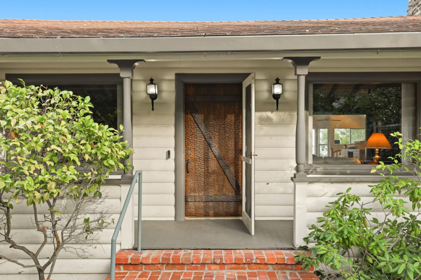 Detail Gallery Image 4 of 32 For 11 S Palomar Dr, Redwood City,  CA 94062 - 3 Beds | 3 Baths