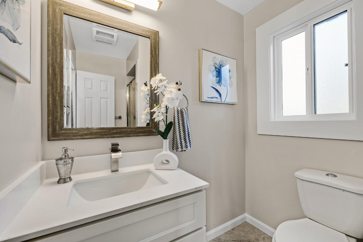 Detail Gallery Image 16 of 48 For 15741 Hesperian Blvd, San Lorenzo,  CA 94580 - 4 Beds | 2 Baths