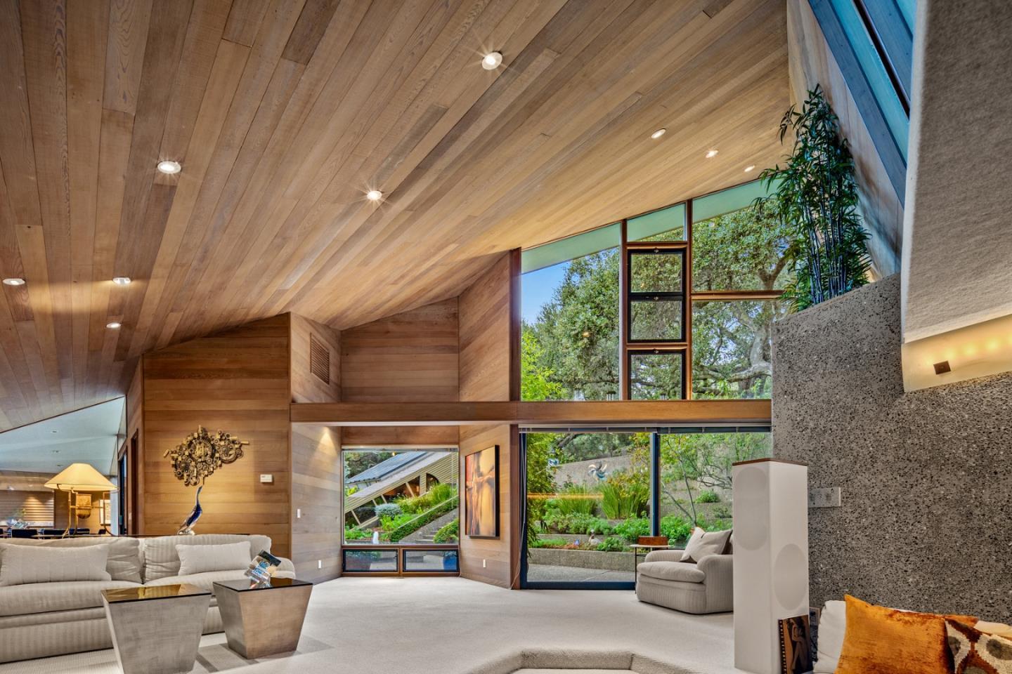 Detail Gallery Image 12 of 37 For 50 La Rancheria, Carmel Valley,  CA 93924 - 4 Beds | 4/1 Baths